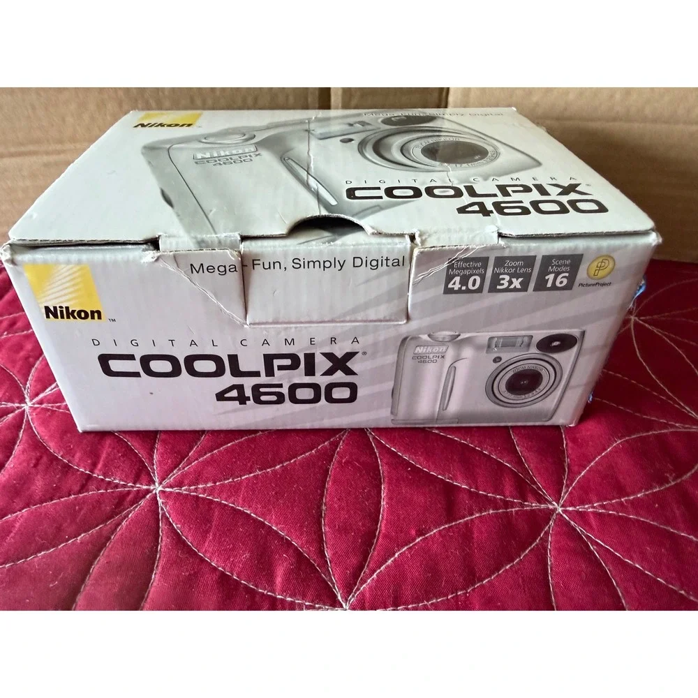 Nikon Coolpix 4600 Digital Camera 4.0MP 3x Zoom Silver E4600 with Box Works Grea